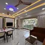 Stay Retreats At Welcome Apartment In Lower Parel