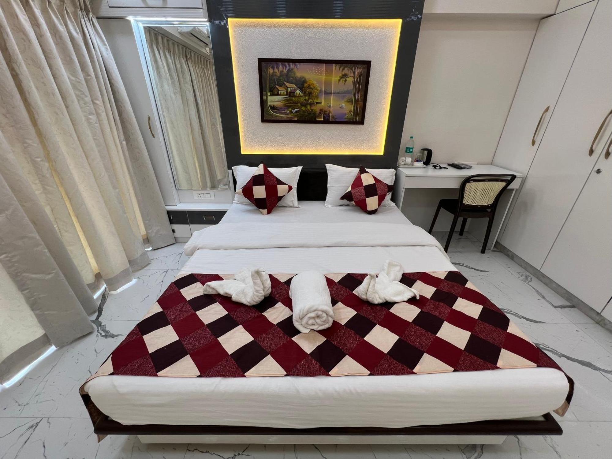 Retreats At Welcome In Lower Parel Apartment *
