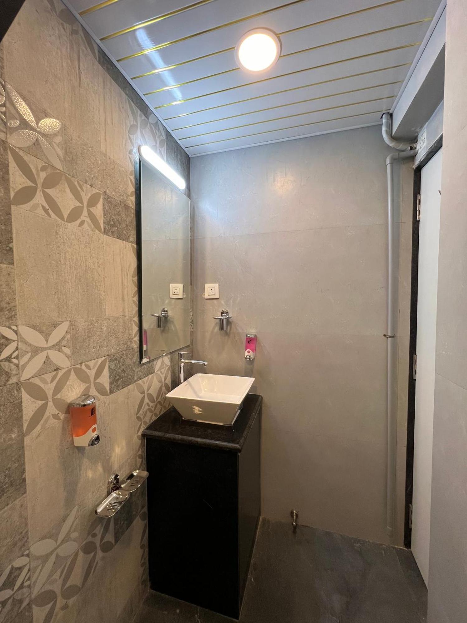 Retreats At Welcome In Lower Parel Apartament